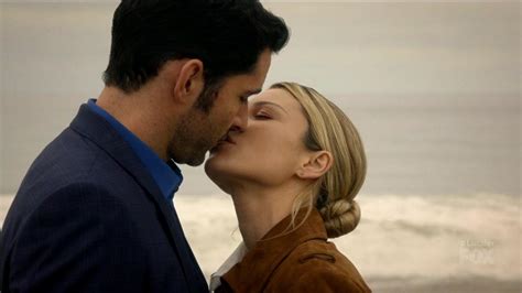 lucifer and chloe kiss.